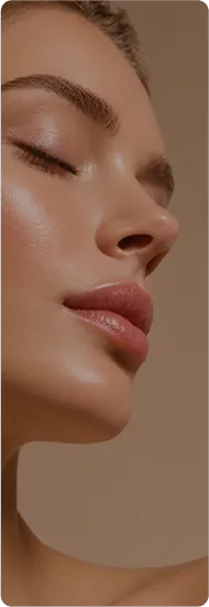 Rostro femenino con piel hidratada